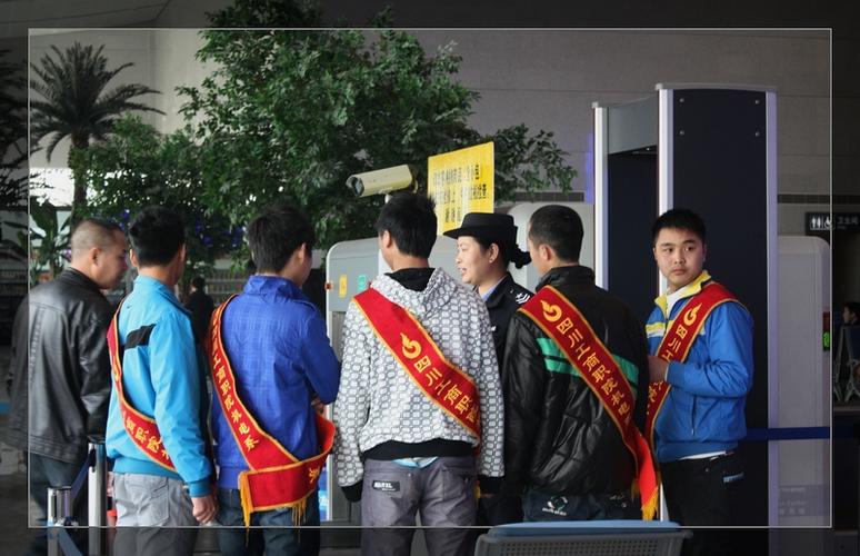 "三月"暖春学雷锋,志愿者们在行动
